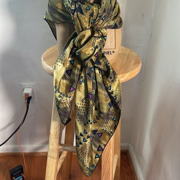Elegant Gold and Purple Unbranded Scarf - Picture 2 of 8